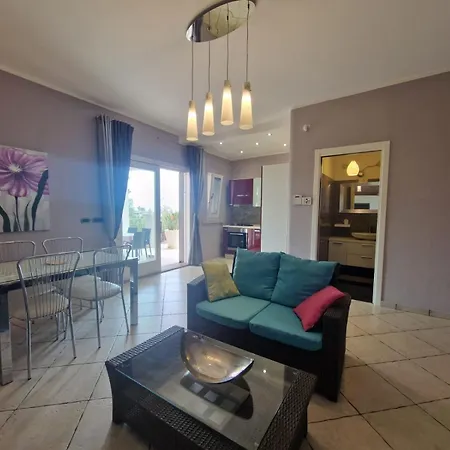 Casa de Férias Casa Sinzias Con Piscina 9 Posti Letto Castiadas