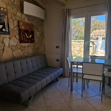 Casa de Férias Casa Sinzias Con Piscina 9 Posti Letto Castiadas