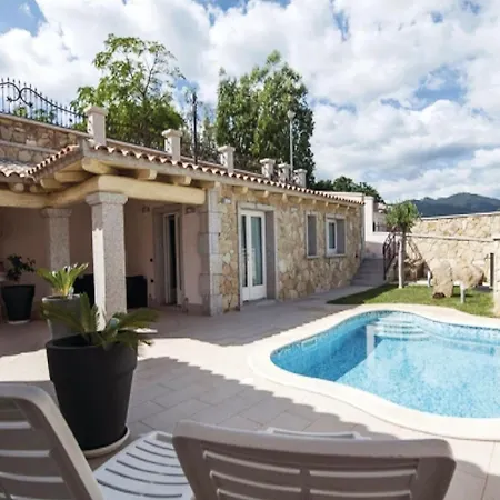 Casa Sinzias Con Piscina 9 Posti Letto Holiday home Castiadas