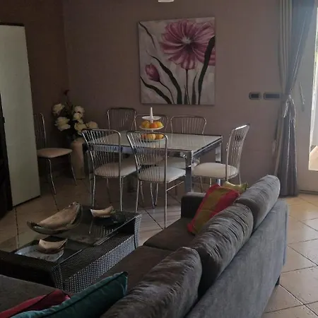 Casa de Férias Casa Sinzias Con Piscina 9 Posti Letto Castiadas